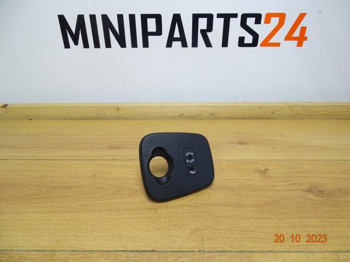 Zlacze AUX/USB z MINI Mini (F56) 2.0 16V Cooper S 2014