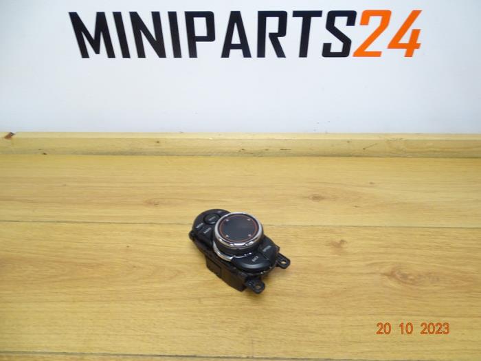 Usagé Panneau de commandes navigation Mini Mini (F56) 2.0 16V Cooper S Prix € 178,50 Prix TTC proposé par Miniparts24
