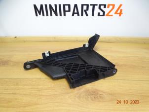 Usados Caja de batería Mini Mini (F56) 2.0 16V Cooper S Precio € 23,80 IVA incluido ofrecido por Miniparts24 - Miniteile24 GbR