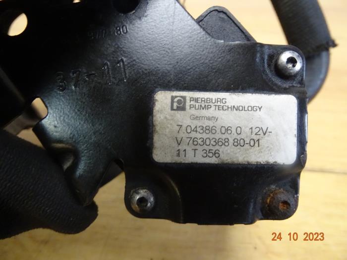 Additional water pump from a MINI Mini Open (R57) 1.6 16V Cooper S 2009