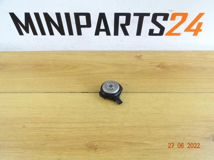 Camshaft sensor from a MINI Mini (F56) 1.2 12V One, One First 2015