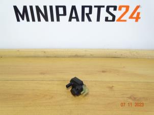 Usados Válvula de vacío Mini Mini (F56) 2.0 16V Cooper SD Precio € 47,60 IVA incluido ofrecido por Miniparts24 - Miniteile24 GbR