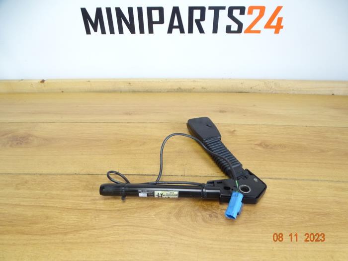 Seatbelt tensioner, left from a MINI Mini One/Cooper (R50) 1.6 16V Cooper 2003