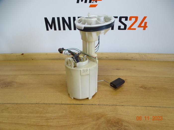 Petrol pump from a MINI Mini One/Cooper (R50) 1.6 16V Cooper 2003