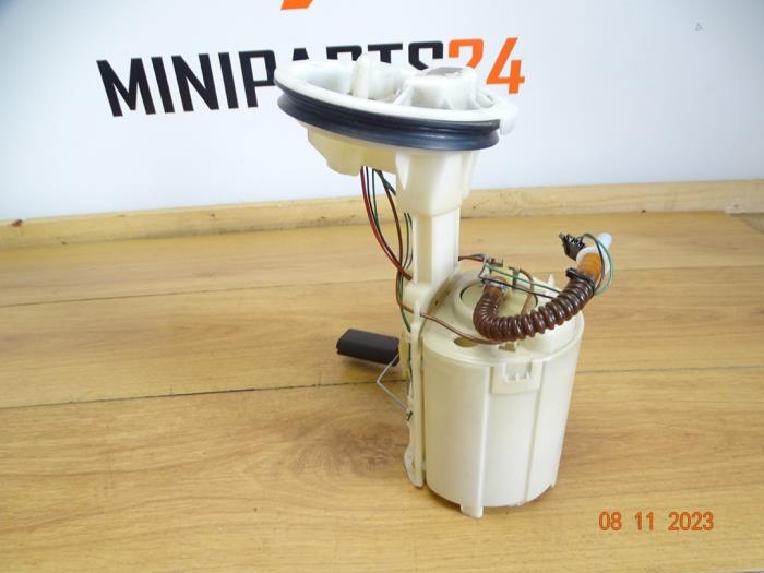 Petrol pump from a MINI Mini One/Cooper (R50) 1.6 16V Cooper 2003