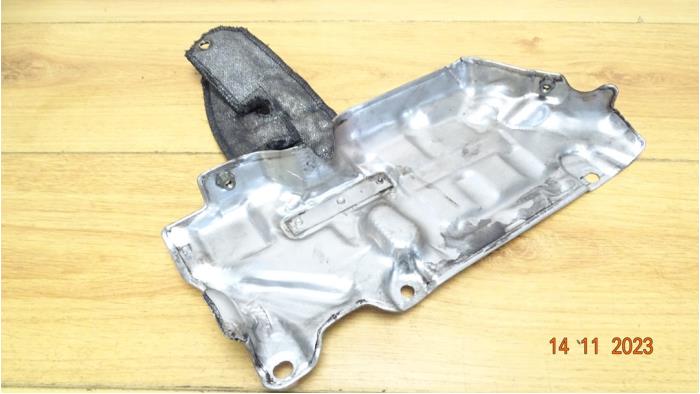 Engine protection panel from a MINI Mini (R56) 1.6 Cooper D 16V 2012