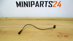 Usagé Capteur de cliquetis Mini Cooper S Prix € 23,80 Prix TTC proposé par Miniparts24 - Miniteile24 GbR