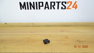 Gebrauchte Reifendruck Schalter Mini Mini Cooper S (R53) 1.6 16V Preis € 32,73 Mit Mehrwertsteuer angeboten von Miniparts24 - Miniteile24 GbR