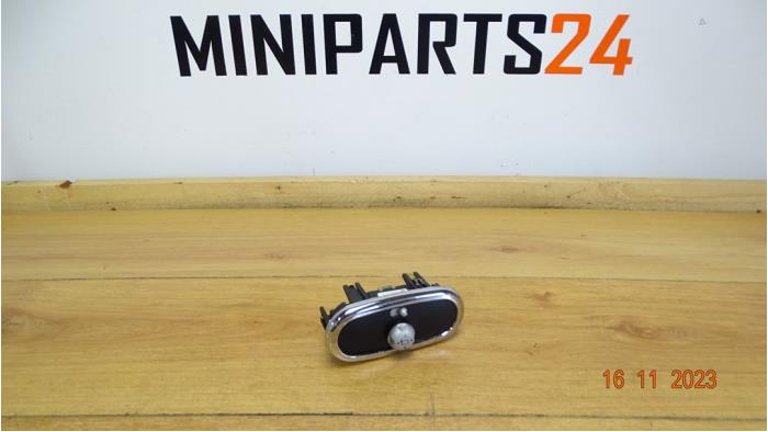 Spiegel Schalter van een MINI Mini Cooper S (R53) 1.6 16V 2003