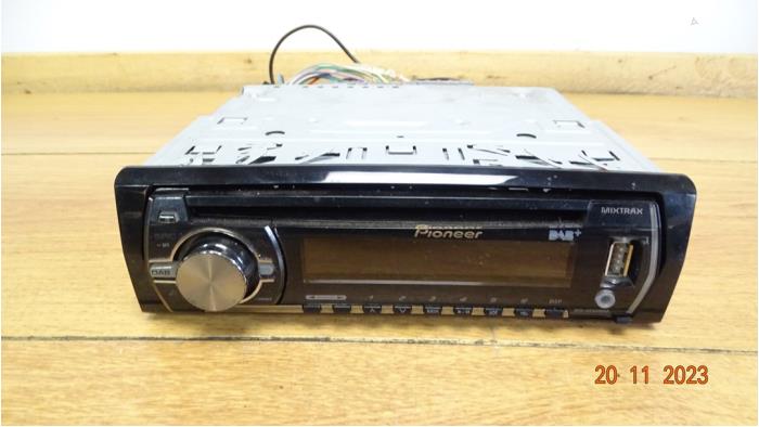 Radio d'un MINI Mini Cooper S (R53) 1.6 16V 2003