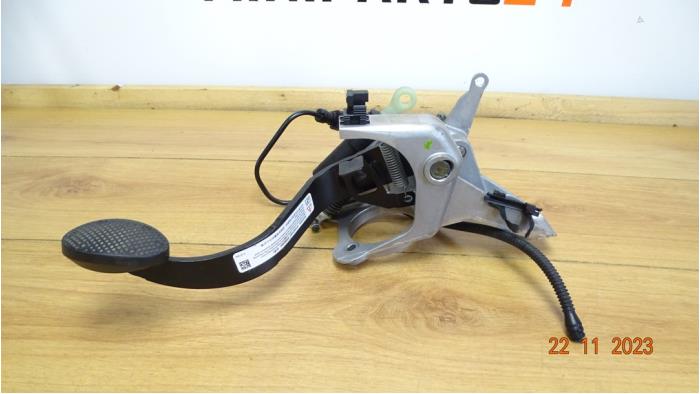 Brake pedal from a MINI Mini (R56) 1.6 Cooper D 16V 2012