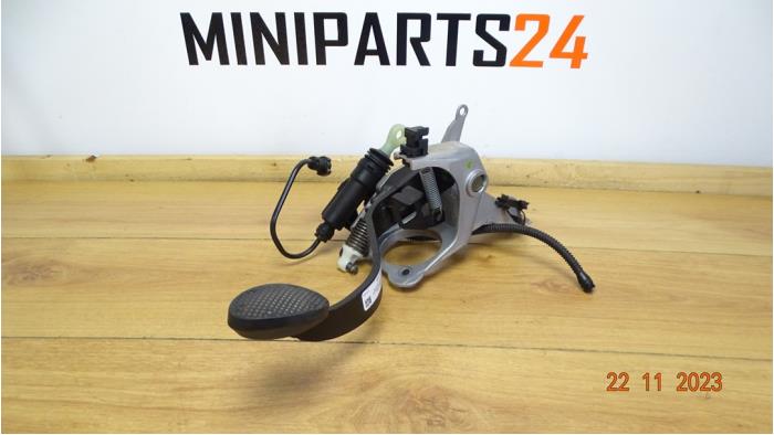 Pedal de freno de un MINI Mini (R56) 1.6 Cooper D 16V 2012