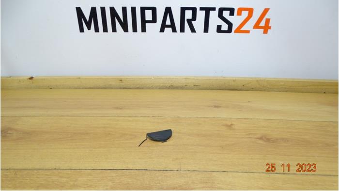 Używane Element zderzaka prawy tyl BMW Mini (R50/53) 1.6 16V One Cena € 23,80 Z VAT oferowane przez Miniparts24