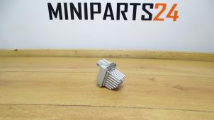 Używane Opornik nagrzewnicy Mini Mini Cooper S (R53) 1.6 16V Cena € 32,73 Z VAT oferowane przez Miniparts24 - Miniteile24 GbR