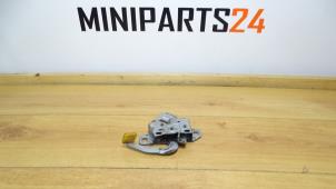 Usados Mecanismo de cerradura de capó Mini Mini Cooper S (R53) 1.6 16V Precio € 35,70 IVA incluido ofrecido por Miniparts24 - Miniteile24 GbR
