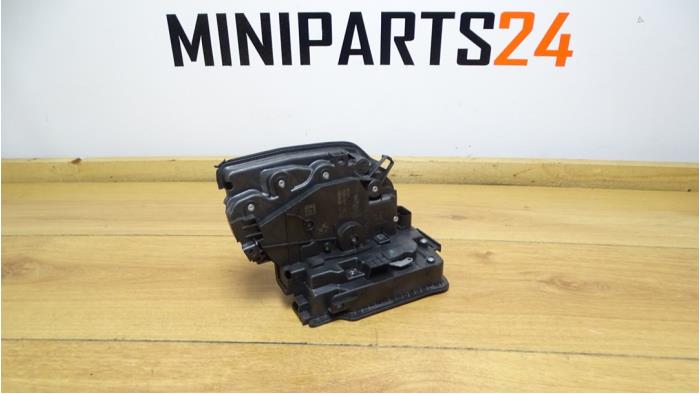 Türschlossmechanik 2-türig links van een MINI Mini (F56) 2.0 16V Cooper S 2015