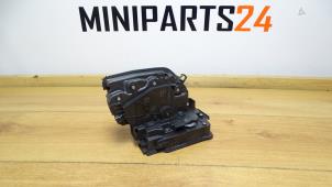Gebrauchte Türschlossmechanik 2-türig links Mini Mini (F56) 2.0 16V Cooper S Preis € 89,25 Mit Mehrwertsteuer angeboten von Miniparts24 - Miniteile24 GbR