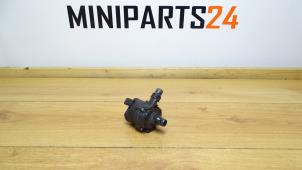 Używane Dodatkowa pompa wodna Mini Mini (F56) 2.0 16V Cooper S Cena € 47,60 Z VAT oferowane przez Miniparts24 - Miniteile24 GbR