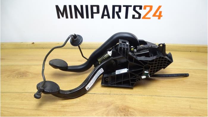 Juego de pedales de un MINI Mini (F56) 2.0 16V Cooper S 2015