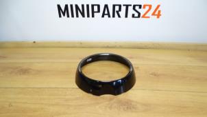 Usagé Cadre radio Mini Cooper Prix € 56,53 Prix TTC proposé par Miniparts24 - Miniteile24 GbR