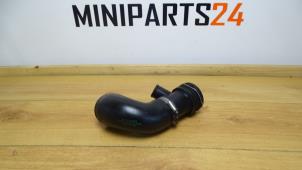 Usagé Tuyau d'aspiration air Mini Mini (R56) 1.6 16V Cooper S Prix € 35,70 Prix TTC proposé par Miniparts24 - Miniteile24 GbR