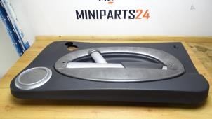 Używane Tapicerka drzwi prawych wersja 2-drzwiowa Mini Mini Cooper S (R53) 1.6 16V Cena € 107,10 Z VAT oferowane przez Miniparts24 - Miniteile24 GbR