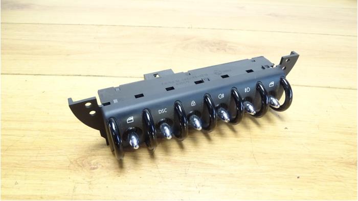 Multi-functional window switch from a MINI Mini Cooper S (R53) 1.6 16V 2003