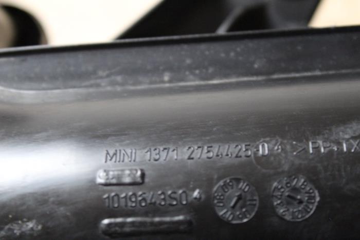 Luftfiltergehäuse van een MINI Mini (R56) 1.6 16V Cooper 2009