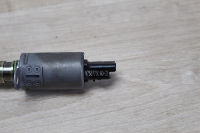 Camshaft sensor from a MINI Mini (R56) 1.6 16V Cooper 2010