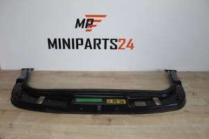 Używane Plyta zamka przedniego Mini Mini (R56) 1.4 16V One Cena € 113,05 Z VAT oferowane przez Miniparts24 - Miniteile24 GbR