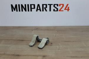 Usados Bisagra del portón trasero Mini Mini (R56) 1.4 16V One Precio € 47,60 IVA incluido ofrecido por Miniparts24 - Miniteile24 GbR