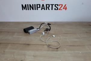 Usagé Module téléphone Mini Mini Cooper S (R53) 1.6 16V Prix € 29,75 Prix TTC proposé par Miniparts24 - Miniteile24 GbR
