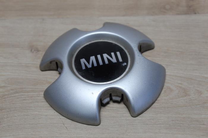 Pokrywa piasty z MINI Mini (R56) 1.6 16V Cooper 2007
