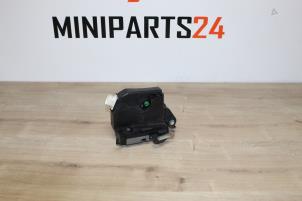 Usagé Serrure portière mécanique 2portes gauche Mini Mini Cooper S (R53) 1.6 16V Prix € 154,70 Prix TTC proposé par Miniparts24 - Miniteile24 GbR