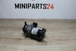 Usados Bomba de dirección asistida Mini Mini Cooper S (R53) 1.6 16V Precio € 327,25 IVA incluido ofrecido por Miniparts24 - Miniteile24 GbR