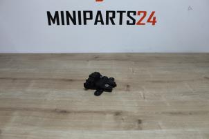 Usagé Serrure de coffre Mini Clubman (R55) 1.6 Cooper D Prix € 77,35 Prix TTC proposé par Miniparts24 - Miniteile24 GbR