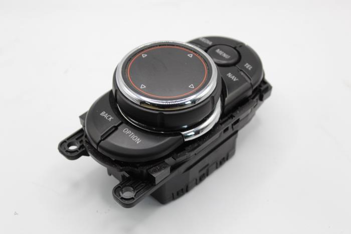 Usagé Panneau de commandes navigation Mini Mini (F56) 1.2 12V One Prix € 208,25 Prix TTC proposé par Miniparts24