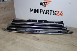 Usagé Calandre Mini Mini (R56) 1.4 16V One Prix € 83,30 Prix TTC proposé par Miniparts24 - Miniteile24 GbR