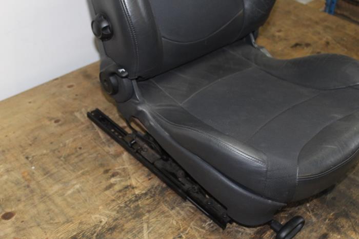 Seat, left from a Mini Cooper S 2008