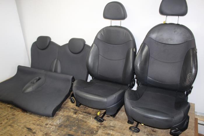 Seats + rear seat (complete) from a MINI Mini Cooper S (R53) 1.6 16V 2004