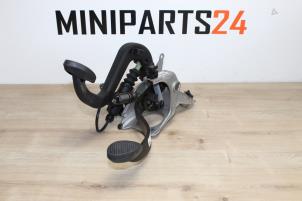 Używane Zestaw pedalów Mini Countryman (R60) 1.6 Cooper D ALL4 Cena € 89,25 Z VAT oferowane przez Miniparts24 - Miniteile24 GbR