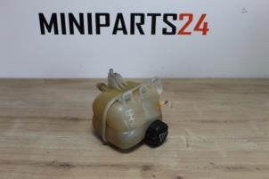 Usados Vaso de expansión Mini Mini (R56) 1.6 16V John Cooper Works Precio € 23,80 IVA incluido ofrecido por Miniparts24 - Miniteile24 GbR