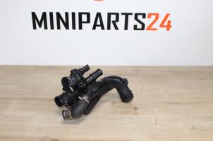 Gebrauchte Thermostatgehäuse Mini Mini (R56) 1.6 16V John Cooper Works Preis € 83,30 Mit Mehrwertsteuer angeboten von Miniparts24 - Miniteile24 GbR