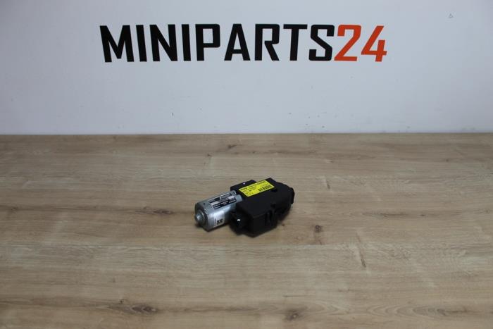 Schiebedach Motor van een MINI Mini (F56) 2.0 16V Cooper S 2014