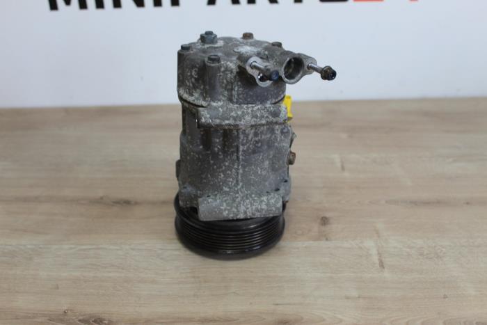 Air conditioning pump from a MINI Mini (R56) 1.6 16V John Cooper Works 2009