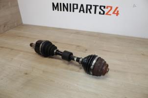 Usagé Arbre de transmission avant gauche Mini Mini (F56) 2.0 16V Cooper S Prix € 416,50 Prix TTC proposé par Miniparts24 - Miniteile24 GbR