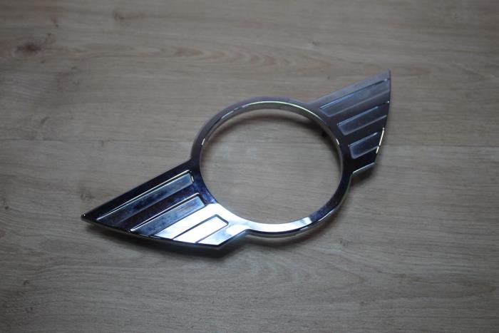 Begagnade Emblem Mini Countryman (R60) 1.6 16V John Cooper Works Pris € 35,70 Inklusive moms erbjuds av Miniparts24