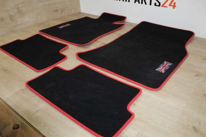 Begagnade Matta Mini Mini (R56) 1.6 16V Cooper S Pris € 29,75 Inklusive moms erbjuds av Miniparts24