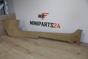 Używane Stopien drzwi przednich prawych Mini Mini Open (R57) 1.6 16V Cooper S Cena € 47,60 Z VAT oferowane przez Miniparts24 - Miniteile24 GbR