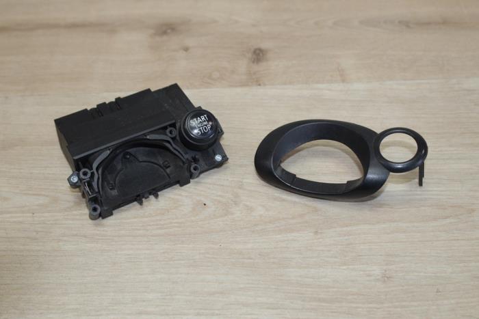 Używane Przelacznik Start/Stop Mini Mini Open (R57) 1.6 16V Cooper S Cena € 29,75 Z VAT oferowane przez Miniparts24